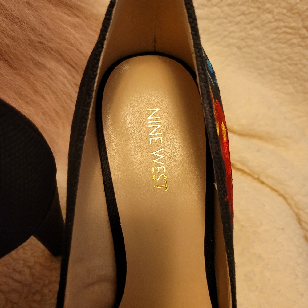 Nine West Black Fabric Pumps with Floral Embroidery - Picture 2 of 8
